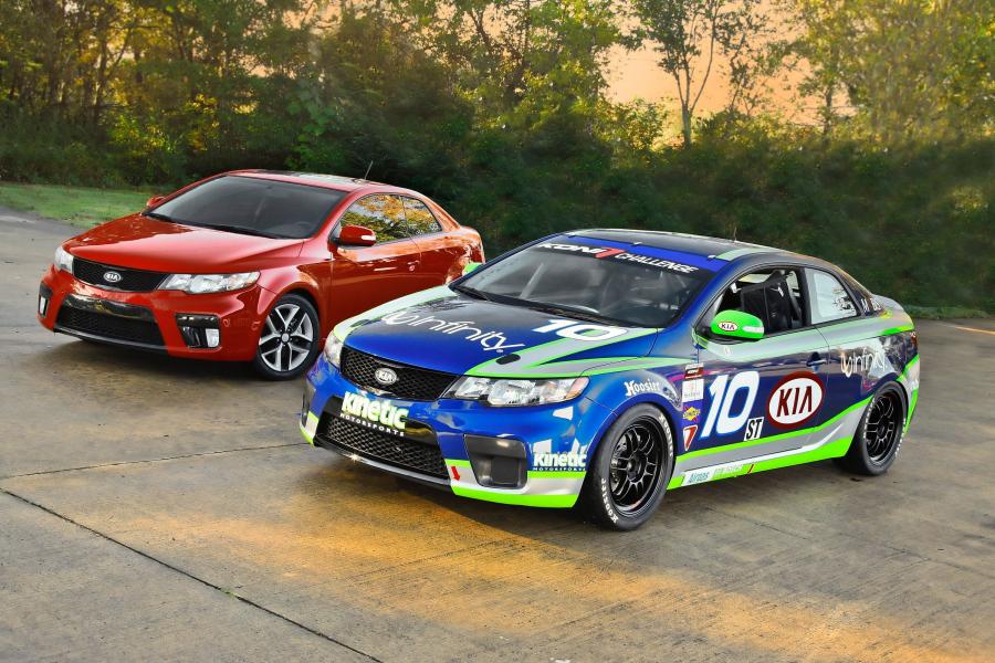  Kia Forte Koup Grand-Am Race Car 2010 года  (фото 12 из 20)